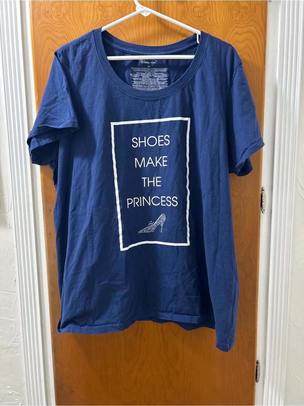 Disney Store loop in Women's Navy 'Shoes Make The Princess' Graphic Tee